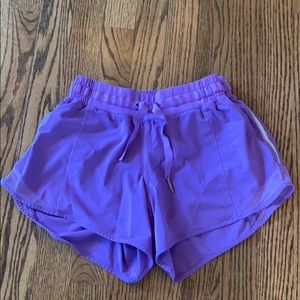 Lululemon Hotty Hot 4 inch shorts